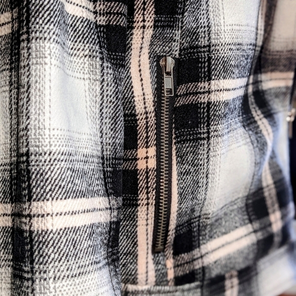 Torrid White & Black Plaid Flannel Moto Jacket NWT - Picture 6 of 11